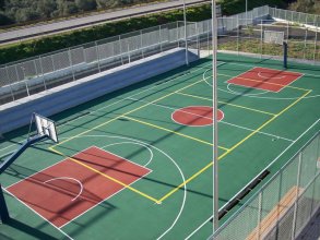 Construction of acrylic elastic flooring for basketball