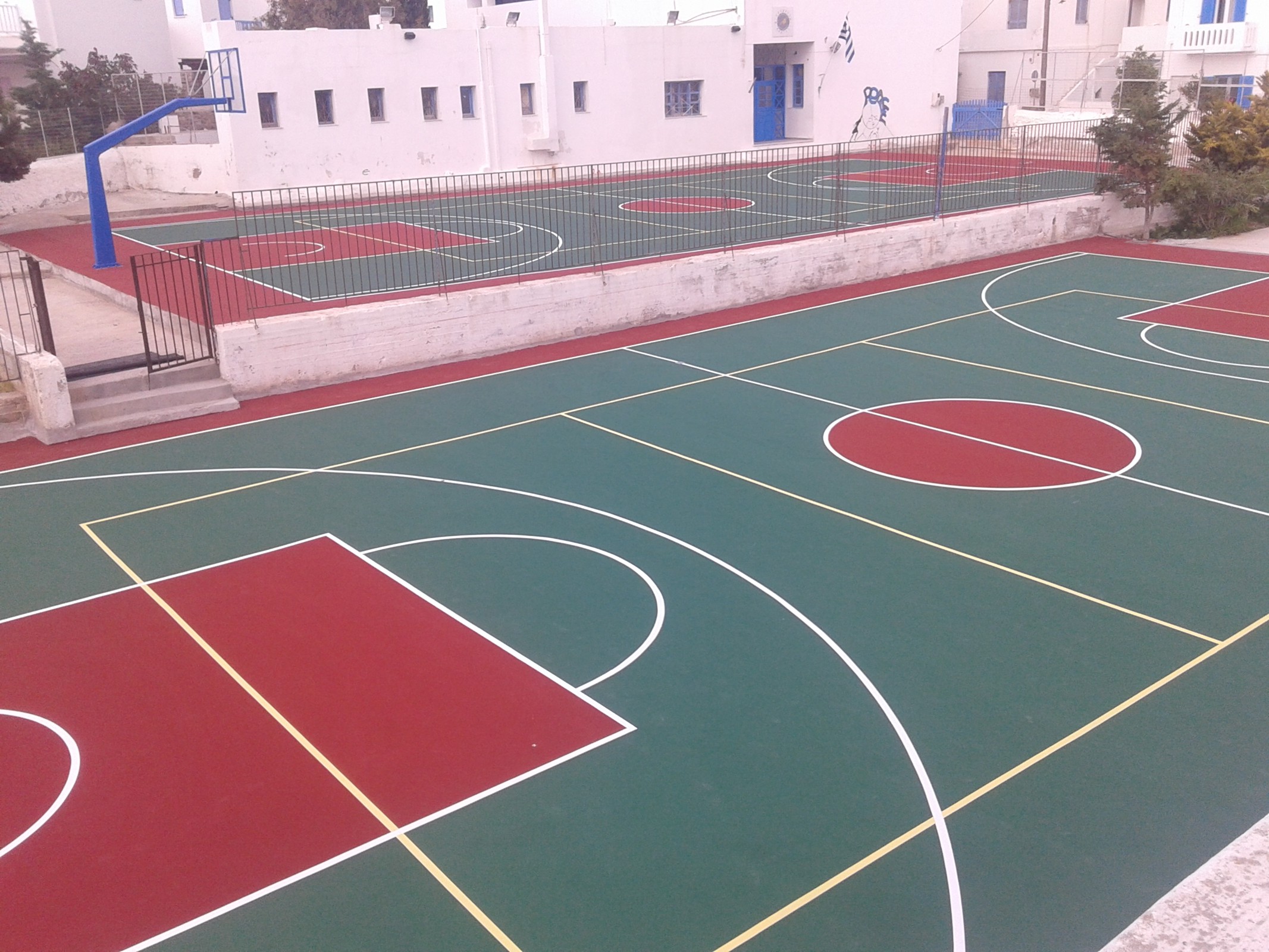 Acrylic courts for basketball - volleyball