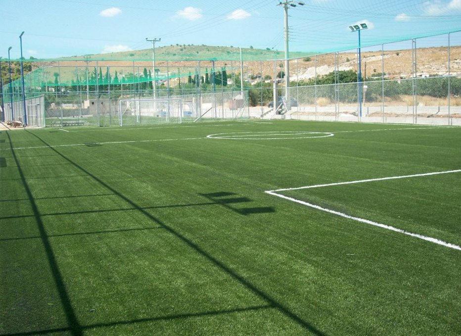 Artificial grass for soccer fields with shockpad