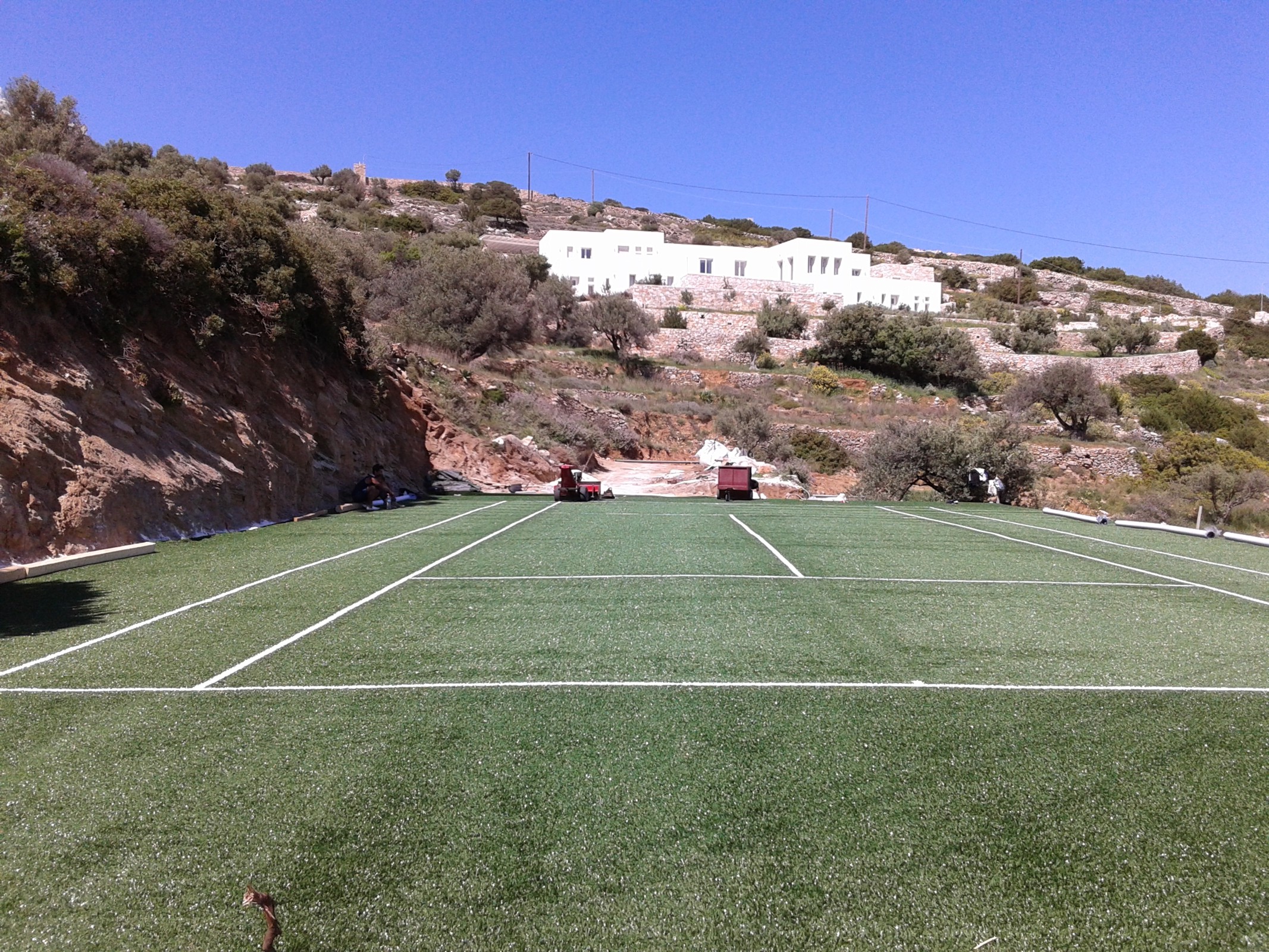 Artificial grass for tennis