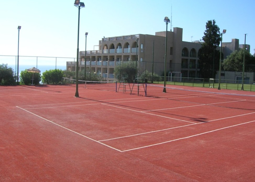 Red artificial turf for tennis courts
