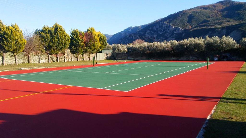 Γήπεδο τένις στα Καμένα Βούρλα