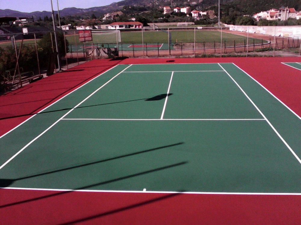 Elastic flooring of tennis courts