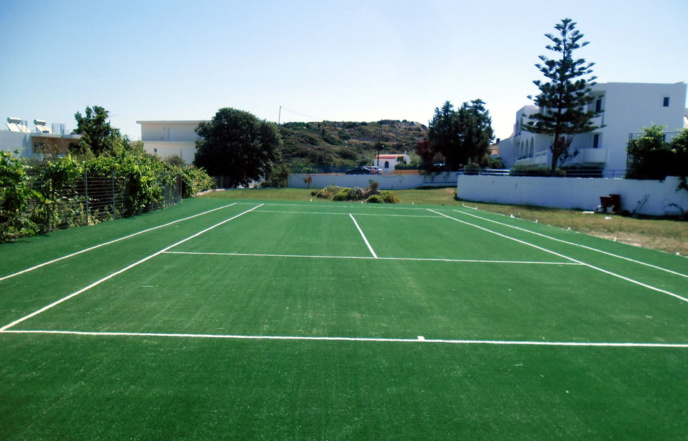 Artificial turf of tennis court
