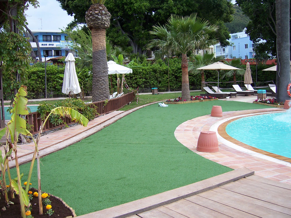 Outdoor decorative turf